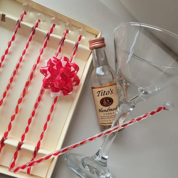 Pottery Barn Red Spiral Swirl Glass Drink Stirrers Perfect for Holiday Bar Cart - Picture 4 of 14